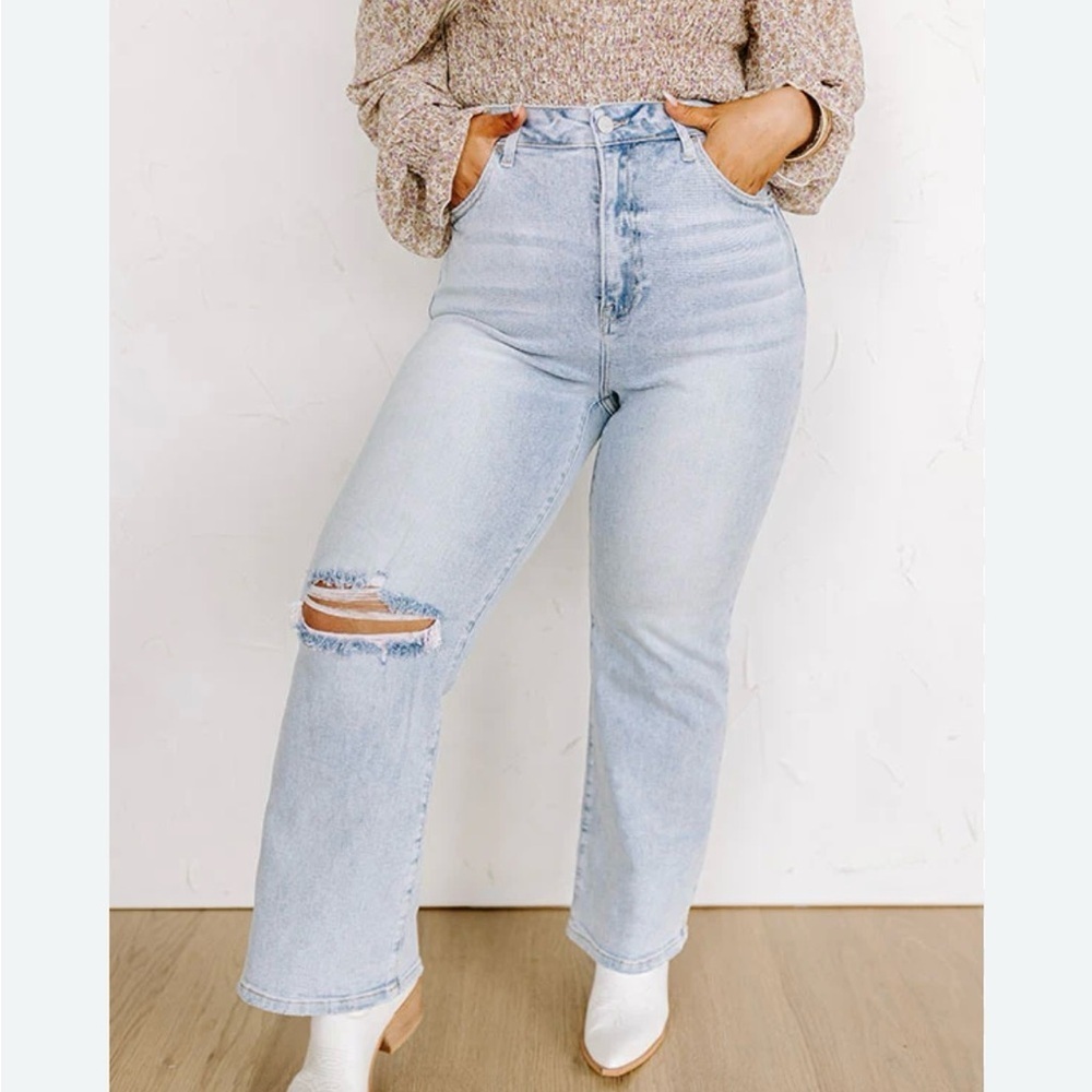 Risen High Rise Distressed Boyfriend Jeans | Light Wash | Size 3 / 26”